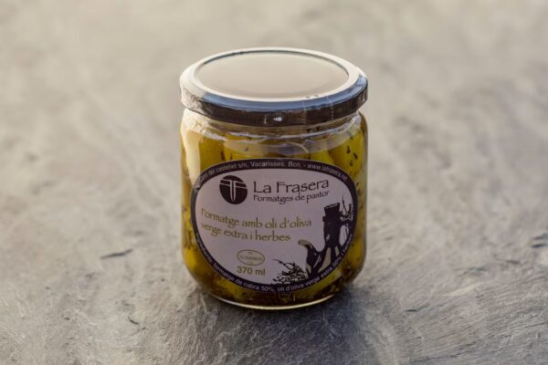 Queso con aceite de oliva virgen extra y hierbas