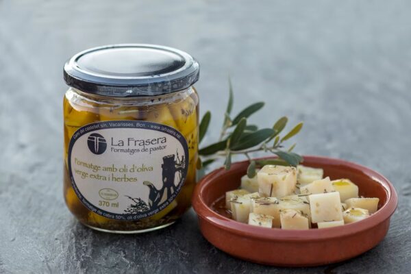 Queso con aceite de oliva virgen extra y hierbas - Imagen 2